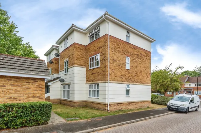 Watts Close, Southampton, photo 1
