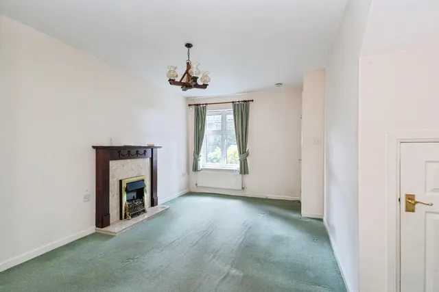 Photo 2 — Chapel Drive, ASHTON-UNDER-LYNE, Lancashire, OL6