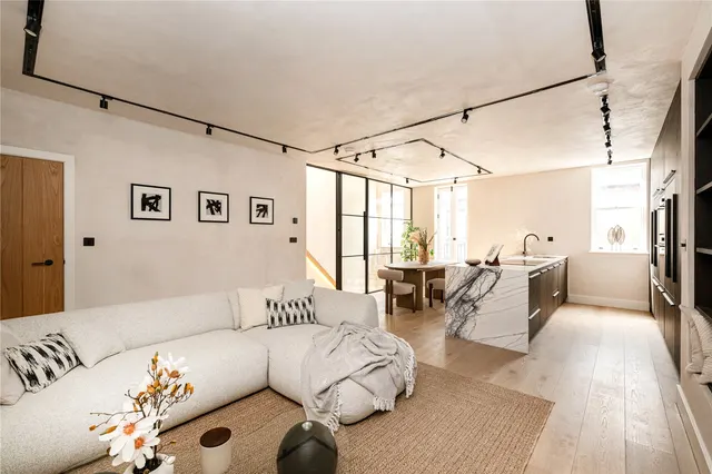 Russell Gardens Mews, Kensington, W14, photo 1