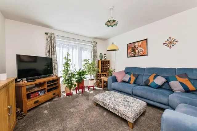 Photo 2 — Hornbeam Road, Exeter