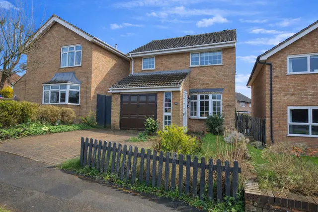 Cartwright Crescent, Brackley, NN13, photo 1