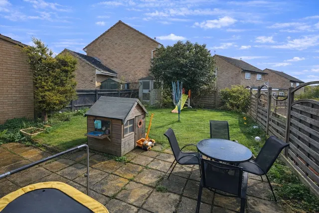 Cartwright Crescent, Brackley, NN13, photo 2