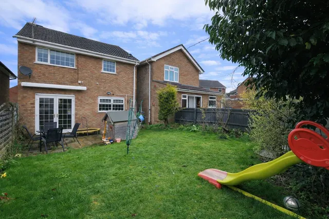 Cartwright Crescent, Brackley, NN13, photo 3