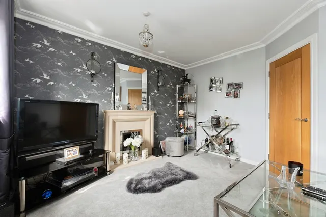 Halcyon Close, Oxshott, KT22, photo 3