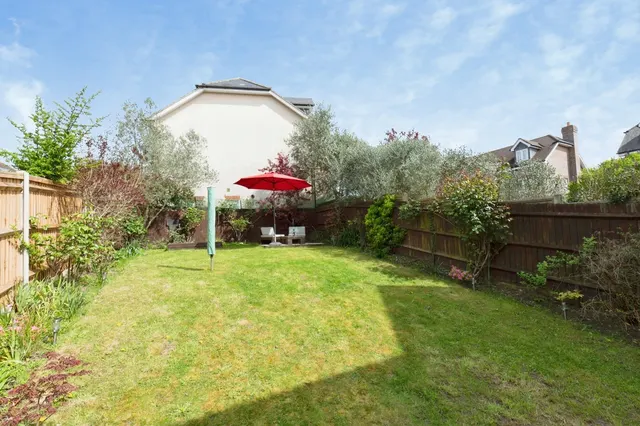Halcyon Close, Oxshott, KT22, photo 2
