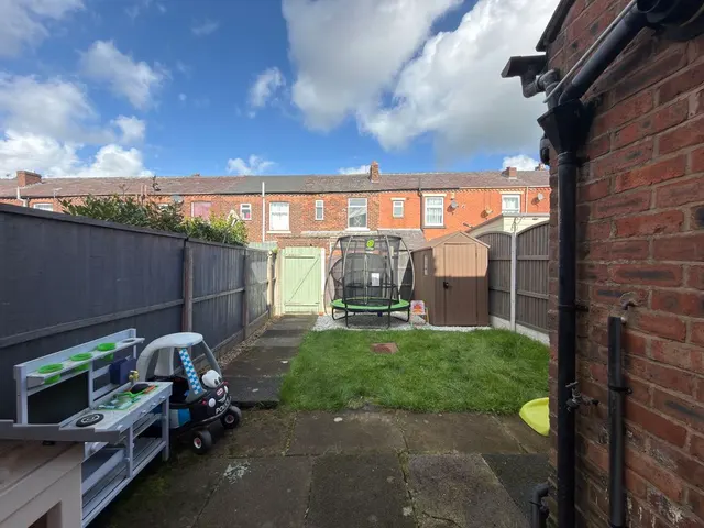 For SaleFosterfield Place, Chorley, photo 3