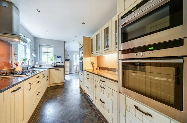 Photo 2 — Billingshurst, RH14 9ST