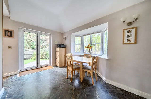 Photo 3 — Billingshurst, RH14 9ST