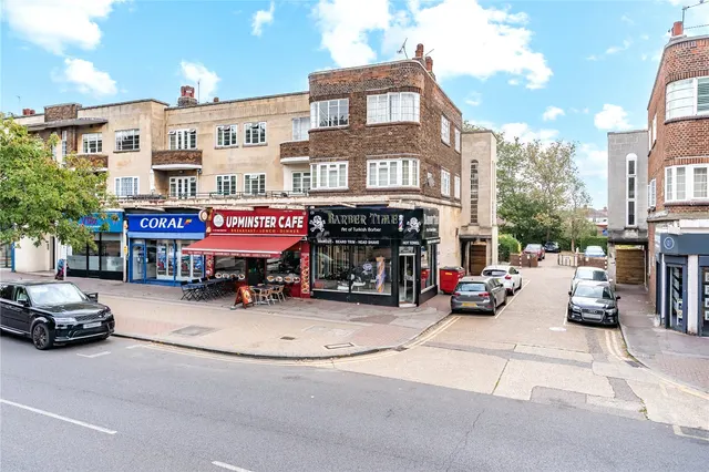 Corbets Tey Road, Upminster, RM14, photo 1