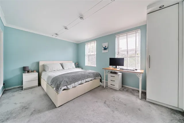 Photo 3 — Ravensbourne Road, Bromley, BR1