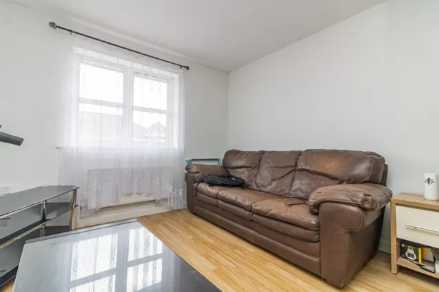 Photo 2 — Fosse Close, Braunstone, Leicester, Leicester, LE3 2RY