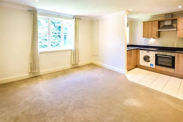 Mallard Place, Farnborough, GU14, photo 3