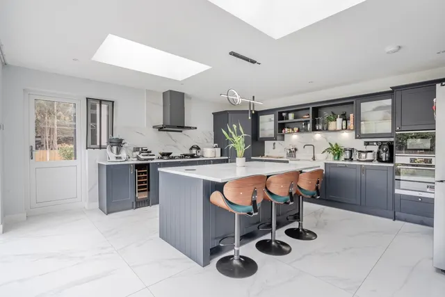 Photo 3 — Elm Gardens, Esher KT10