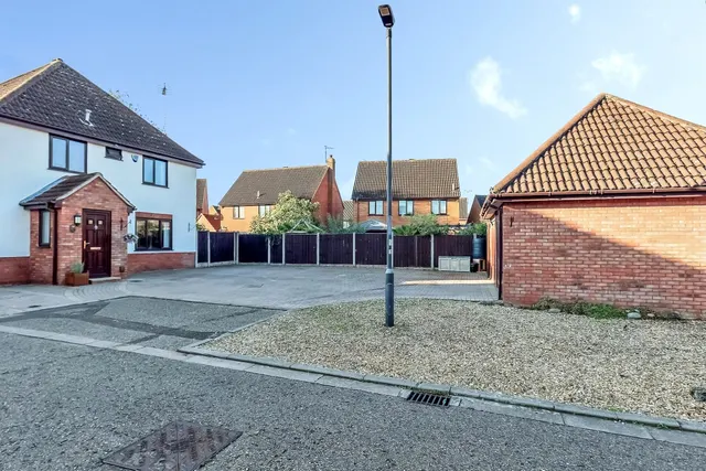 4 bedroom house, Canonsfield, Peterborough, PE4