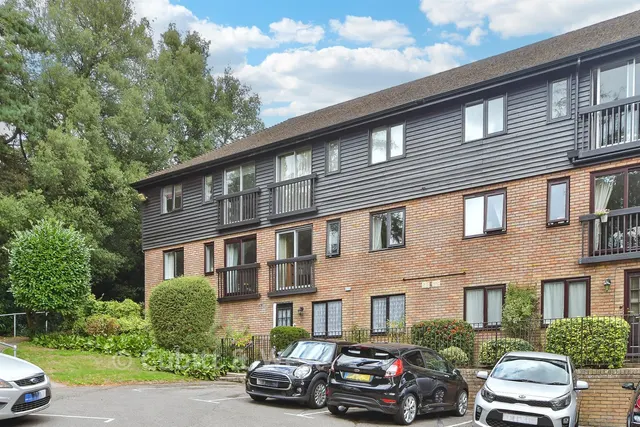Fairfield Road, East Grinstead, RH19, photo 1