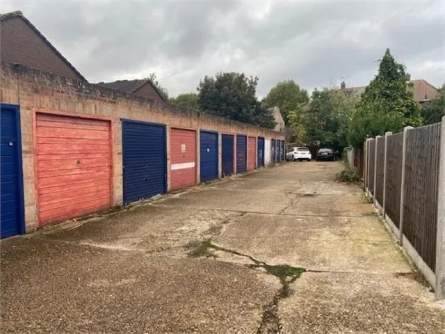 Photo 3 — Trojan Court, Grosvenor Road