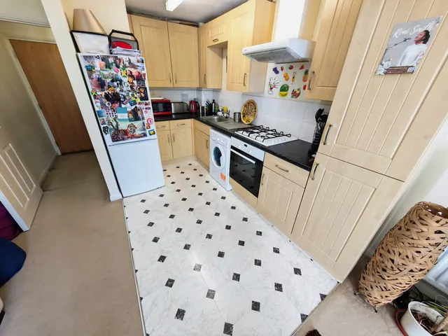 Taywood Road, Northolt, UB5, photo 2