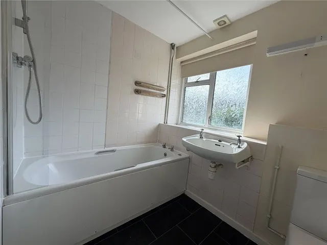 Photo 3 — Brougham Place, Farnham, Surrey, GU9