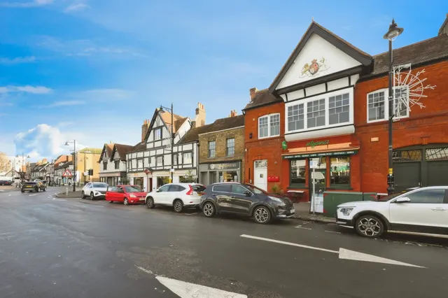 High Street, Hoddesdon, photo 1