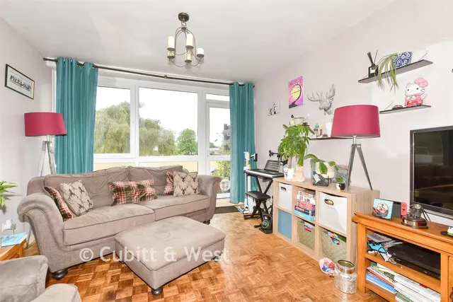 Hailey Place, Cranleigh, GU6, photo 3