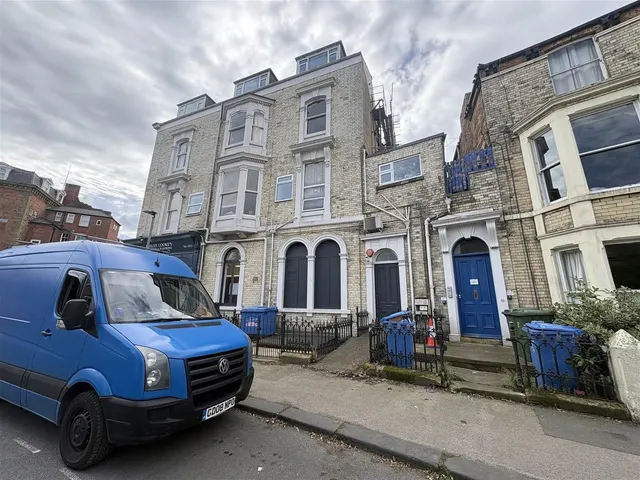 Albion Crescent, Scarborough YO11 2LL, photo 1