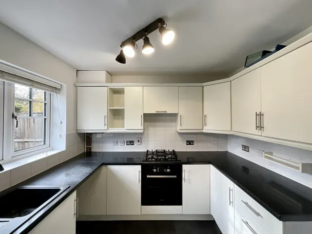 Japonica Drive, Nottingham, NG6, photo 2