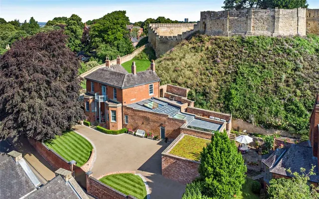 Castle Moat House, 18 Drury Lane, Lincoln, LN1 3BN, photo 1