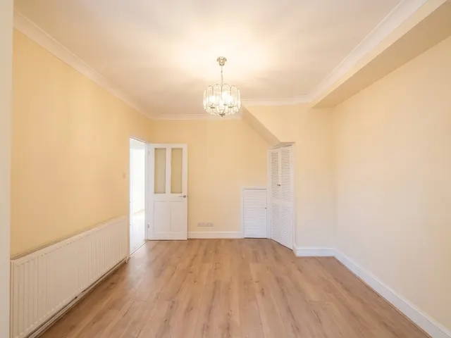 Photo 3 — Tiverton Rd n18