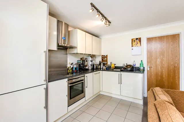 Photo 3 — Margaret Road, Headington, OX3 8SE