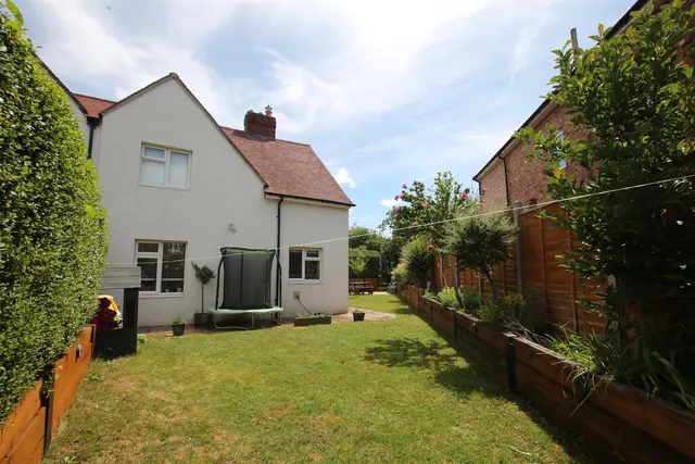 Poplar Avenue, Leatherhead, KT22, photo 2