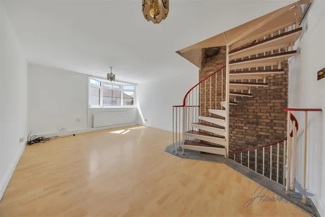 The Green, London, E15, photo 2