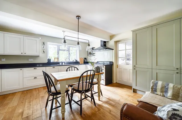 Sun Gardens, Burghfield Common, Reading, Berkshire, RG7 3JB, photo 1
