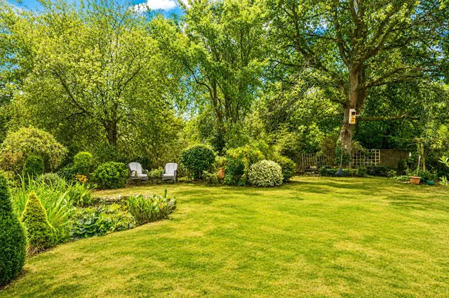 Photo 2 — Sun Gardens, Burghfield Common, Reading, Berkshire, RG7 3JB