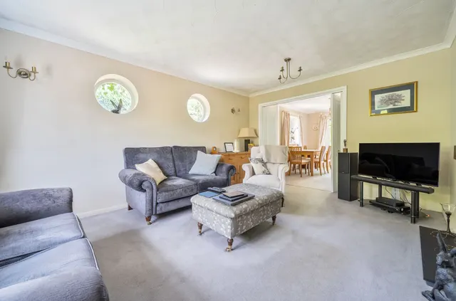 Photo 3 — Sun Gardens, Burghfield Common, Reading, Berkshire, RG7 3JB