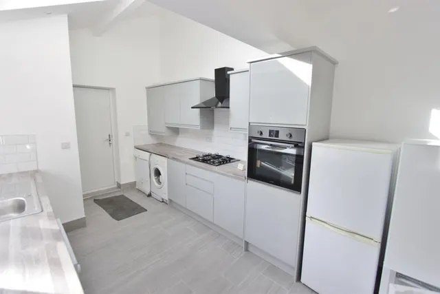 Thompson Road, Sheffield, S11, photo 1