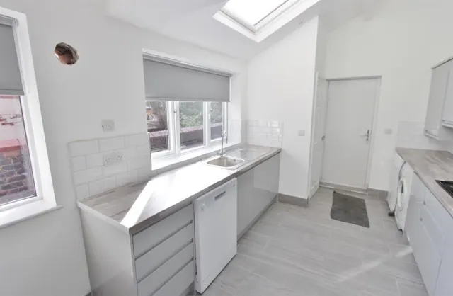 Thompson Road, Sheffield, S11, photo 2