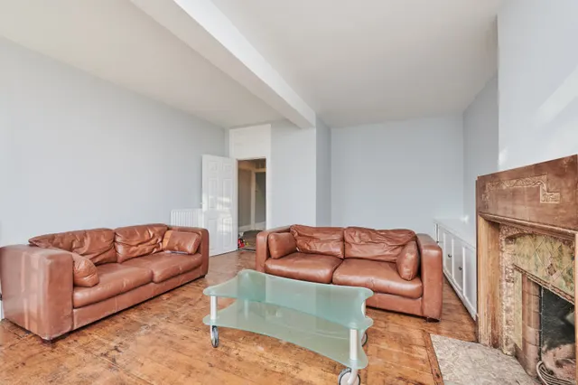 Streatham High Road, Streatham Hill, SW2 4RH, photo 1