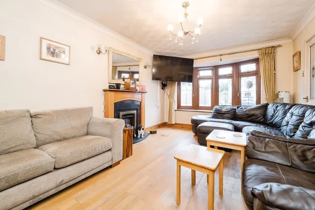 Rochford Close, Hornchurch, RM12, photo 3