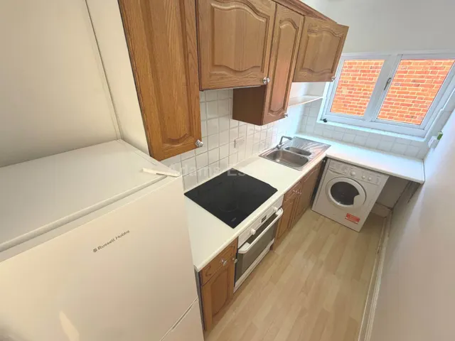 Photo 3 — Tilehurst Road, Reading, RG30 2LX