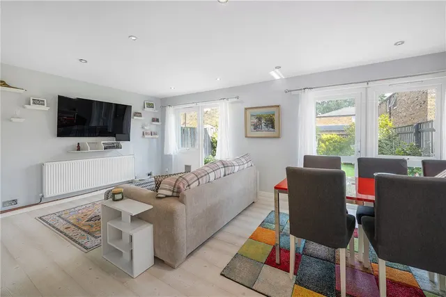 Photo 3 — Lairdale Close, London, SE21