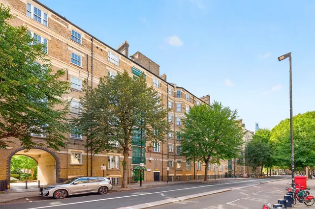 Photo 2 — Devon Mansions, London Bridge, SE1