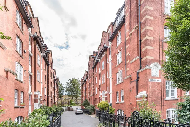 Photo 2 — 39 Kingsley House, Beaufort Street, London