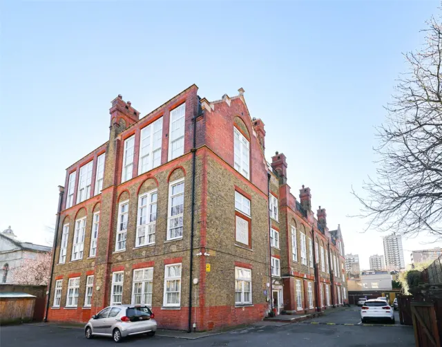 School Mews, Wapping, E1, photo 1