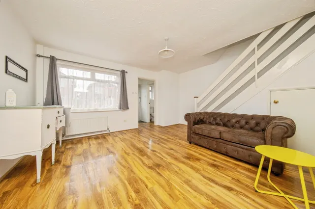 Photo 2 — Wentworth Drive, Ipswich