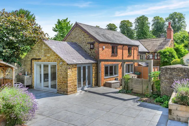 4 bedroom house, Banbury Road, Litchborough, NN12