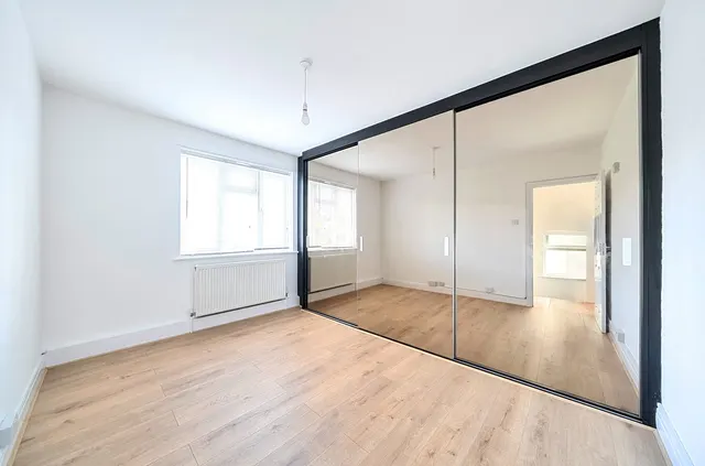 3 bedroom house — Kynaston Crescent, Thornton Heath, CR7