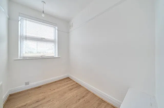 Photo 3 — Kynaston Crescent, Thornton Heath, CR7
