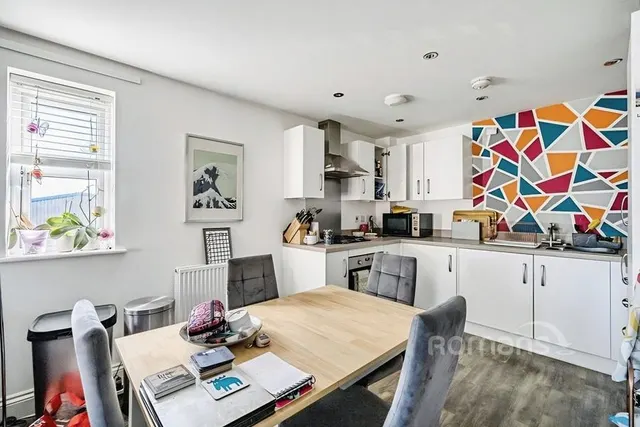 Lime Tree House, Carter Court, RG27, photo 3