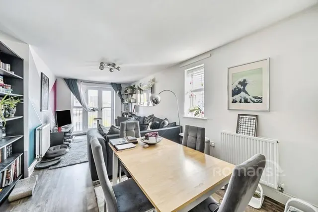Lime Tree House, Carter Court, RG27, photo 2