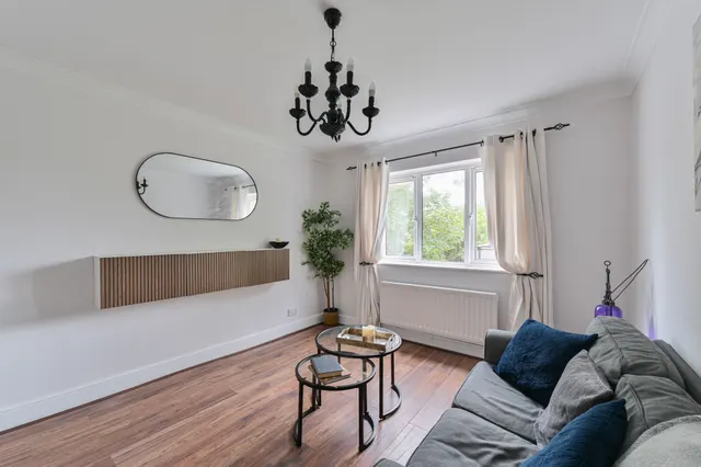 Photo 2 — Flat 7, 41 Culverden Road, London